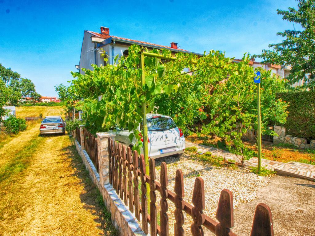 Apartments Zlatko 1397 Štinjan Екстериор снимка